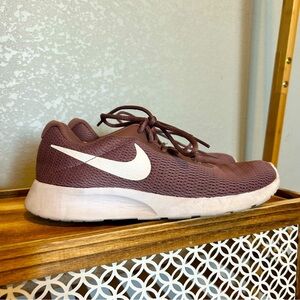 Women’s Nike Tennis Shoes. Size 9.